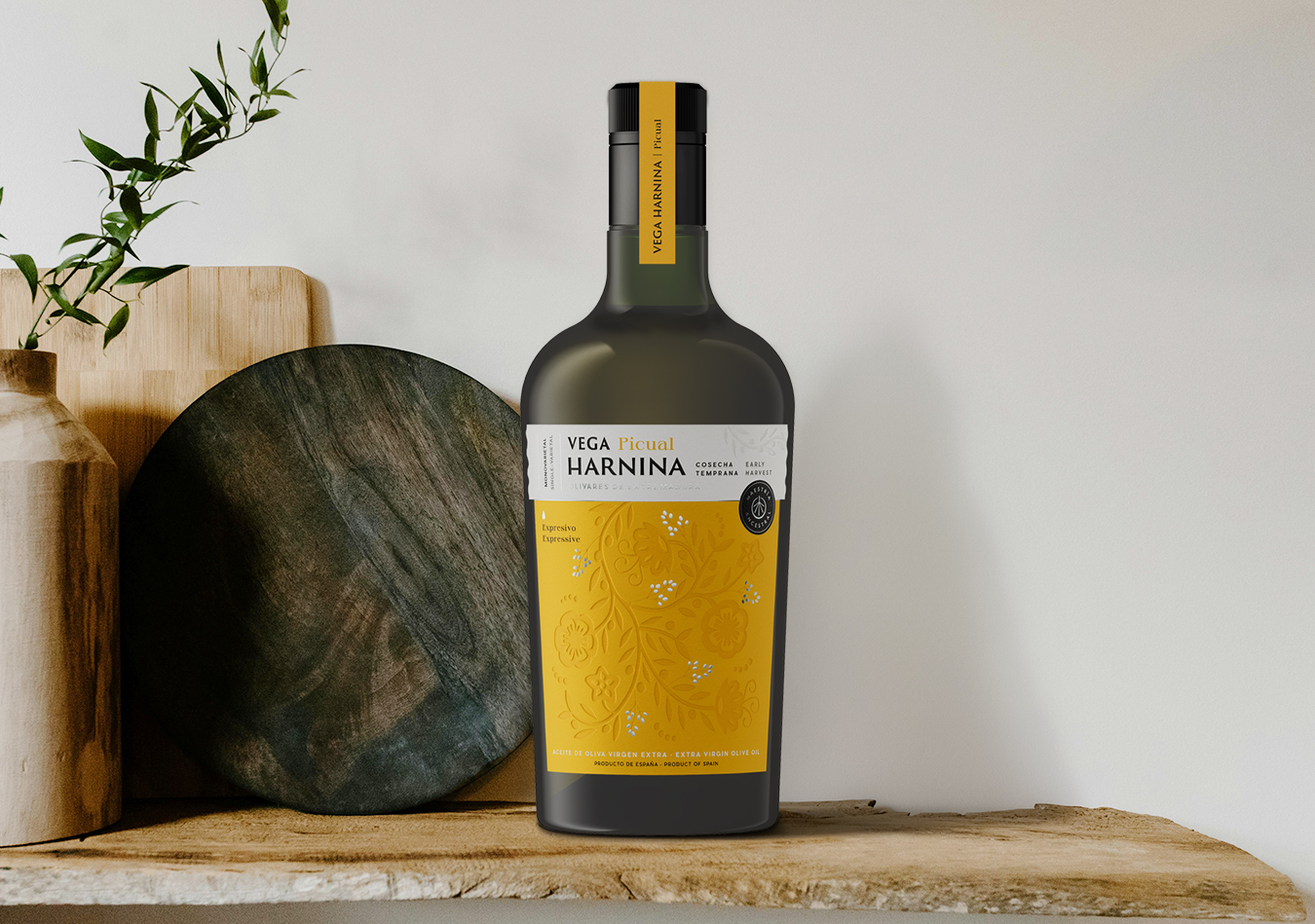 Diseño de packaging estratégico para aceite de oliva virgen extra - Eva Arias Studio
