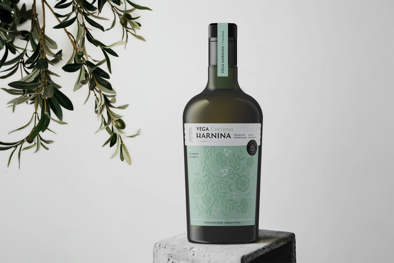 Diseño de packaging estratégico para aceite de oliva virgen extra - Eva Arias Studio
