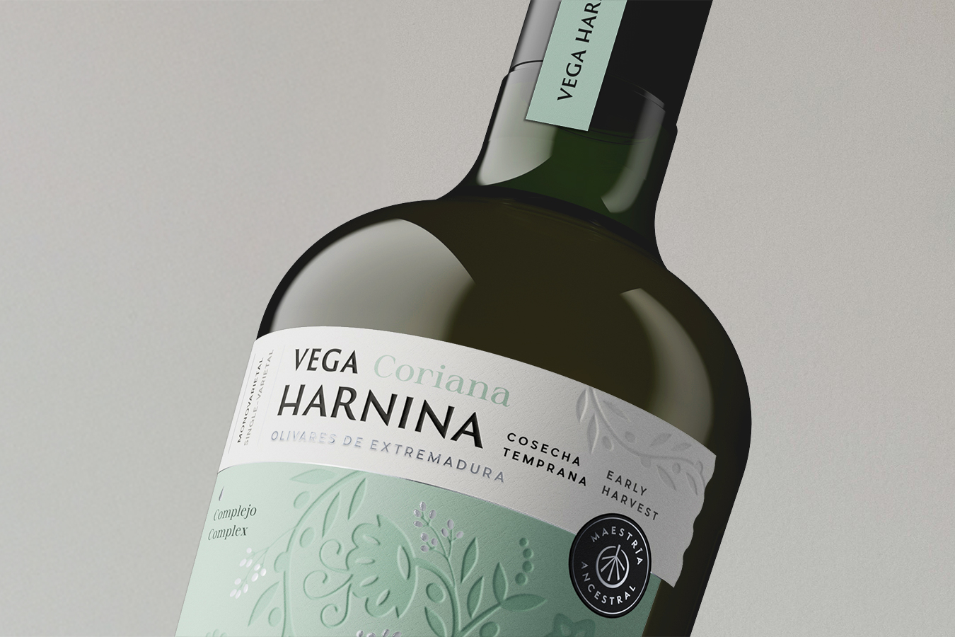 Diseño de packaging estratégico para aceite de oliva virgen extra - Eva Arias Studio