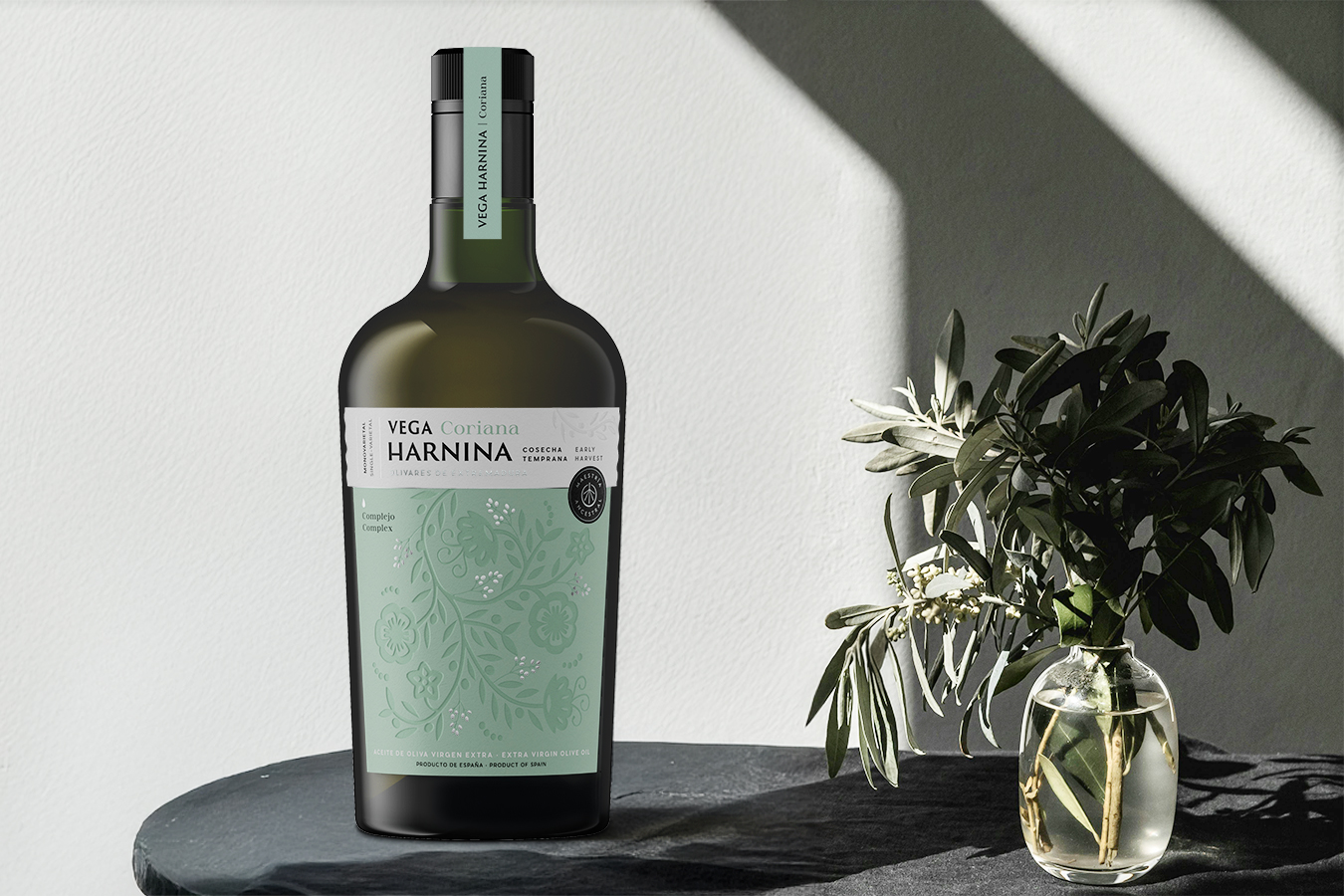 Diseño de packaging estratégico para aceite de oliva virgen extra - Eva Arias Studio