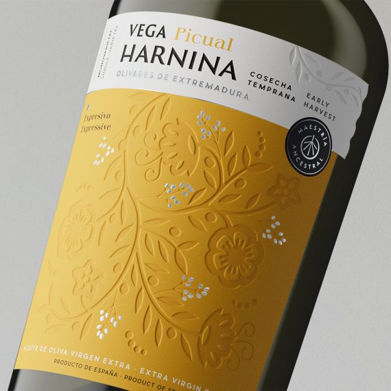 Diseño de packaging estratégico para aceite de oliva virgen extra - Eva Arias Studio