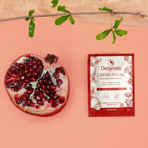 Diseño de packaging estratégico para sachets de cosmética natural - Eva Arias Studio