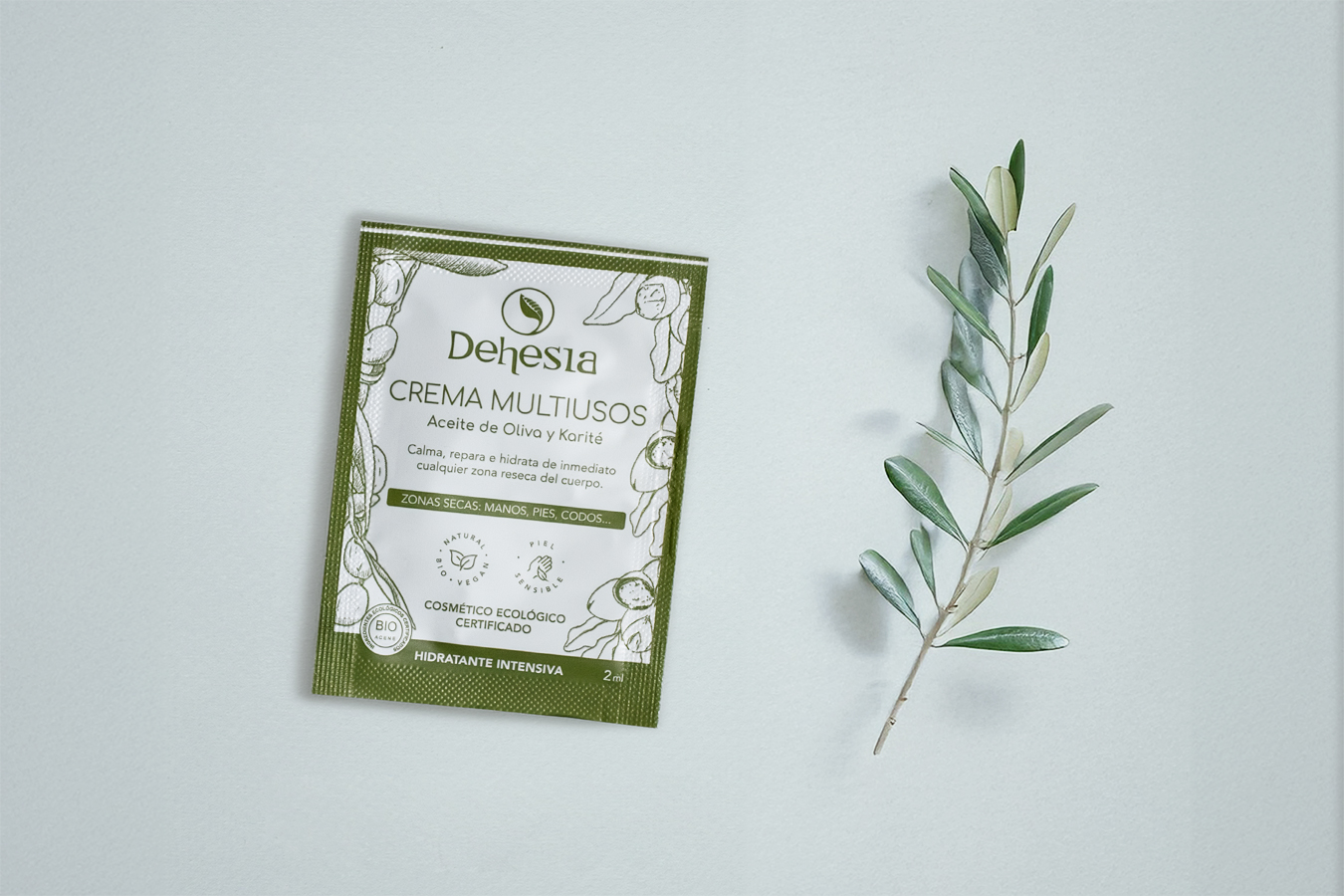 Diseño de packaging estratégico para sachets de cosmética natural - Eva Arias Studio